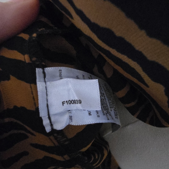 AOSO | US 14 | Tiger Print Open Back Blouse With Tie Closure - Picture 12 of 15